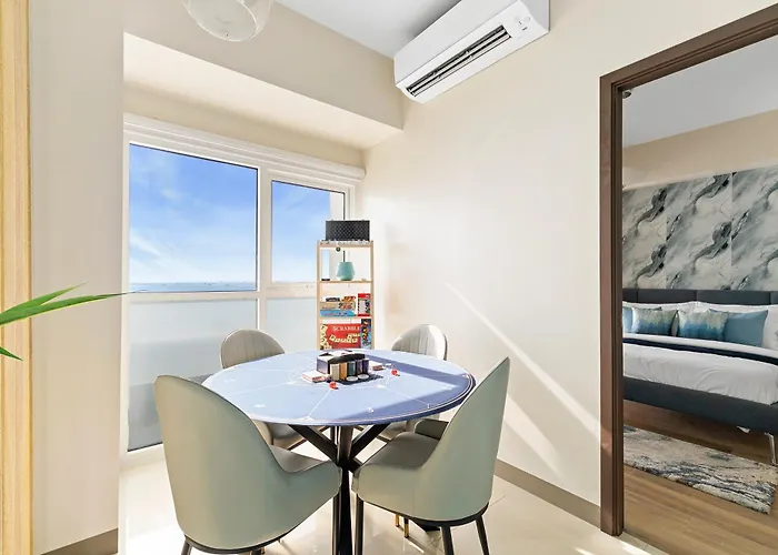 Luxury 1 2 & 3br Bay Sunset View ,near Okada, Moa & Airport , Free Parking Apartment