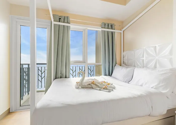 Luxury 1 2 & 3br Bay Sunset View ,near Okada, Moa & Airport , Free Parking *