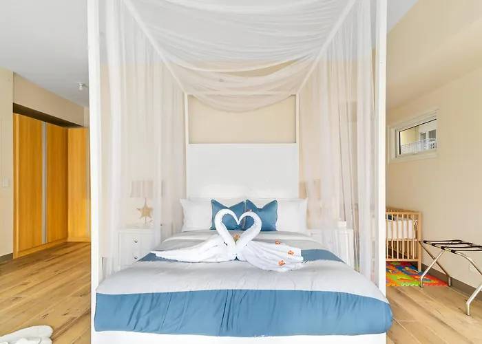 Luxury 1 2 & 3br Bay Sunset View ,near Okada, Moa & Airport , Free Parking Apartment Manila