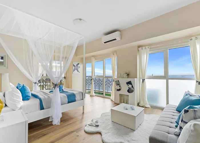 Luxury 1 2 & 3br Bay Sunset View ,near Okada, Moa & Airport , Free Parking * Manila