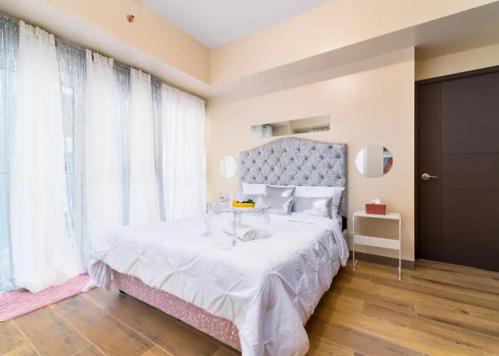 Luxury 1 2 & 3br Bay Sunset View ,near Okada, Moa & Airport , Free Parking Apartment