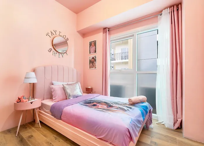 Luxury 1 2 & 3br Bay Sunset View ,near Okada, Moa & Airport , Free Parking Apartment *