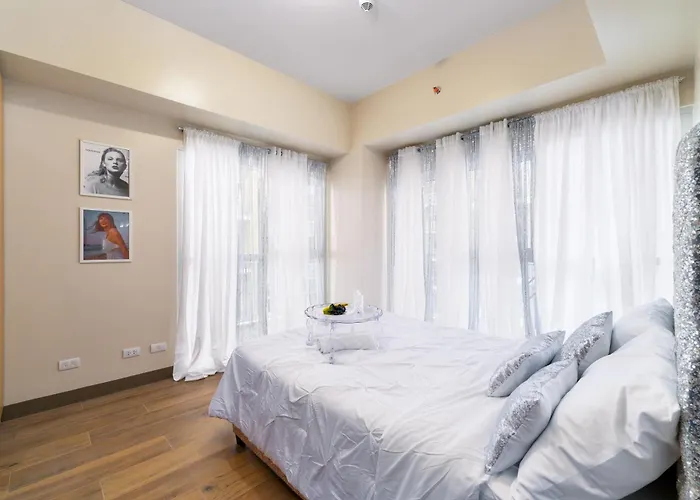 Luxury 1 2 & 3br Bay Sunset View ,near Okada, Moa & Airport , Free Parking Manila