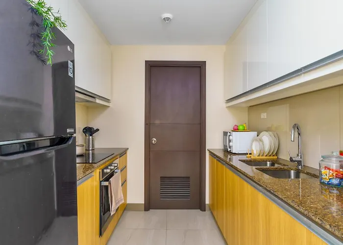 Luxury 1 2 & 3br Bay Sunset View ,near Okada, Moa & Airport , Free Parking Manila