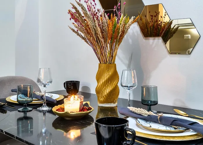 Luxury 1 2 & 3br Bay Sunset View ,near Okada, Moa & Airport , Free Parking Apartment *