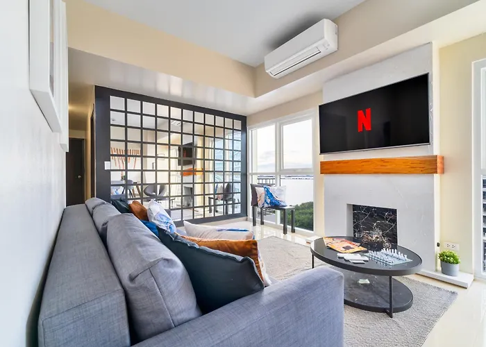 Luxury 1 2 & 3br Bay Sunset View ,near Okada, Moa & Airport , Free Parking Apartment *