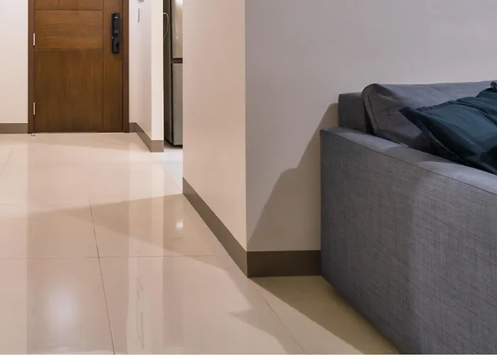 Luxury 1 2 & 3br Bay Sunset View ,near Okada, Moa & Airport