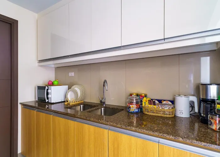 Apartment Luxury 1 2 & 3br Bay Sunset View ,near Okada, Moa & Airport , Free Parking Manila