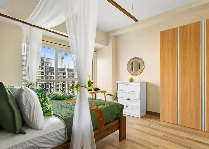 Luxury 1 2 & 3br Bay Sunset View ,near Okada, Moa & Airport Manila