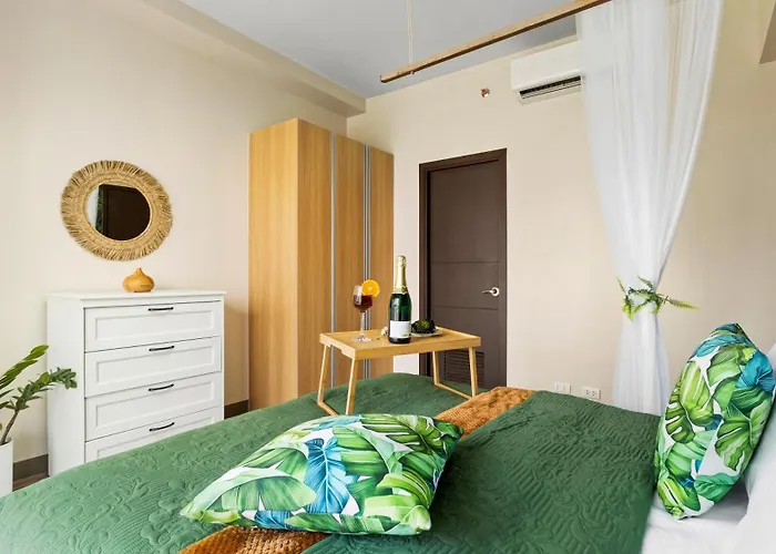 Luxury 1 2 & 3br Bay Sunset View ,near Okada, Moa & Airport , Free Parking *
