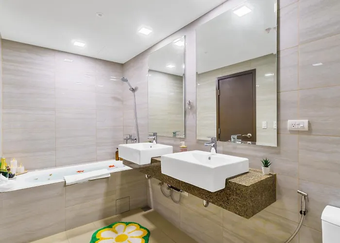 Luxury 1 2 & 3br Bay Sunset View ,near Okada, Moa & Airport * Manila
