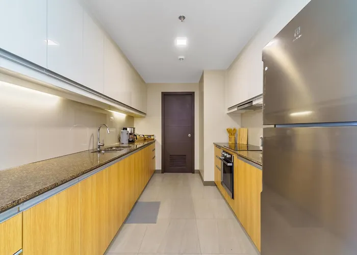 Luxury 1 2 & 3br Bay Sunset View ,near Okada, Moa & Airport , Free Parking Apartment *