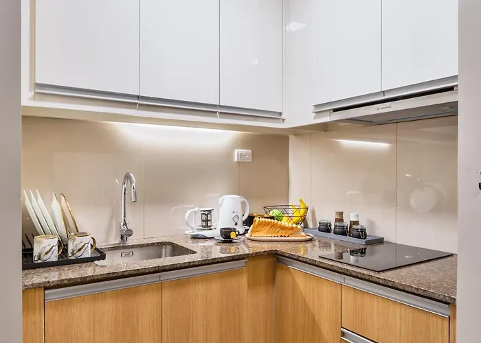 Luxury 1 2 & 3br Bay Sunset View ,near Okada, Moa & Airport , Free Parking Manila