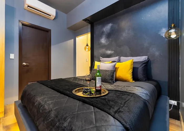 Luxury 1 2 & 3br Bay Sunset View ,near Okada, Moa & Airport *