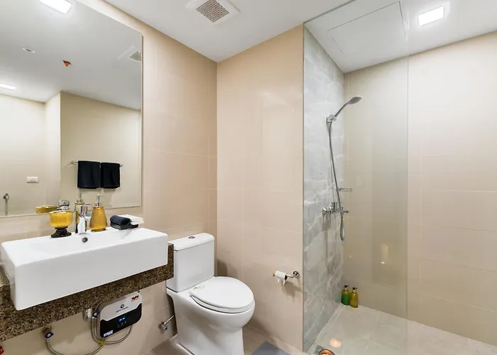 Luxury 1 2 & 3br Bay Sunset View ,near Okada, Moa & Airport Manila