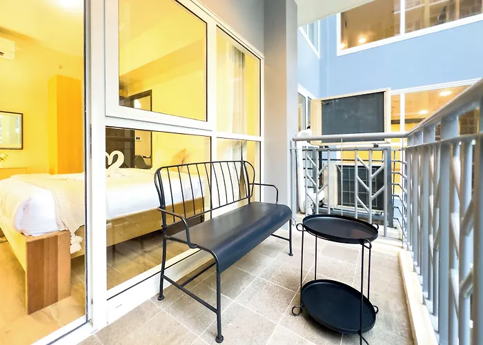 Luxury 1 2 & 3br Bay Sunset View ,near Okada, Moa & Airport *