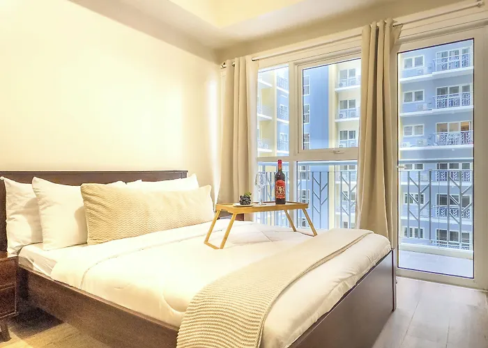 Luxury 1 2 & 3br Bay Sunset View ,near Okada, Moa & Airport