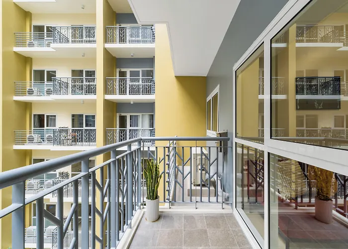 Luxury 1 2 & 3br Bay Sunset View ,near Okada, Moa & Airport *