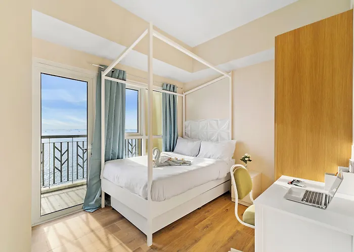 Luxury 1 2 & 3br Bay Sunset View ,near Okada, Moa & Airport Apartamento