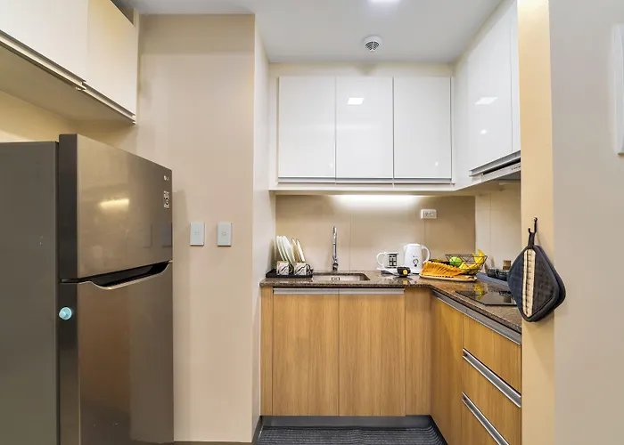 Luxury 1 2 & 3br Bay Sunset View ,near Okada, Moa & Airport * Manila