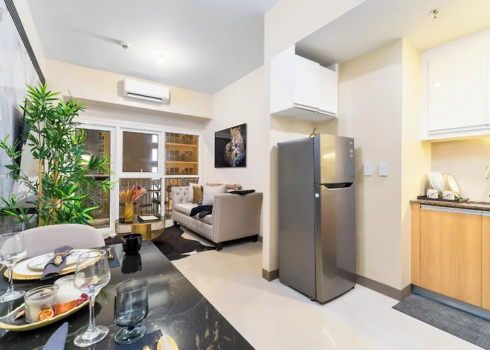 Luxury 1 2 & 3br Bay Sunset View ,near Okada, Moa & Airport